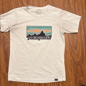 Patagonia Cream T-Shirt with Mountain Graphic